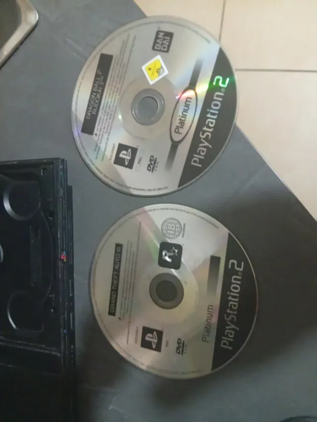 PlayStation 2 Slim Nera + 2 Giochi+ joystick