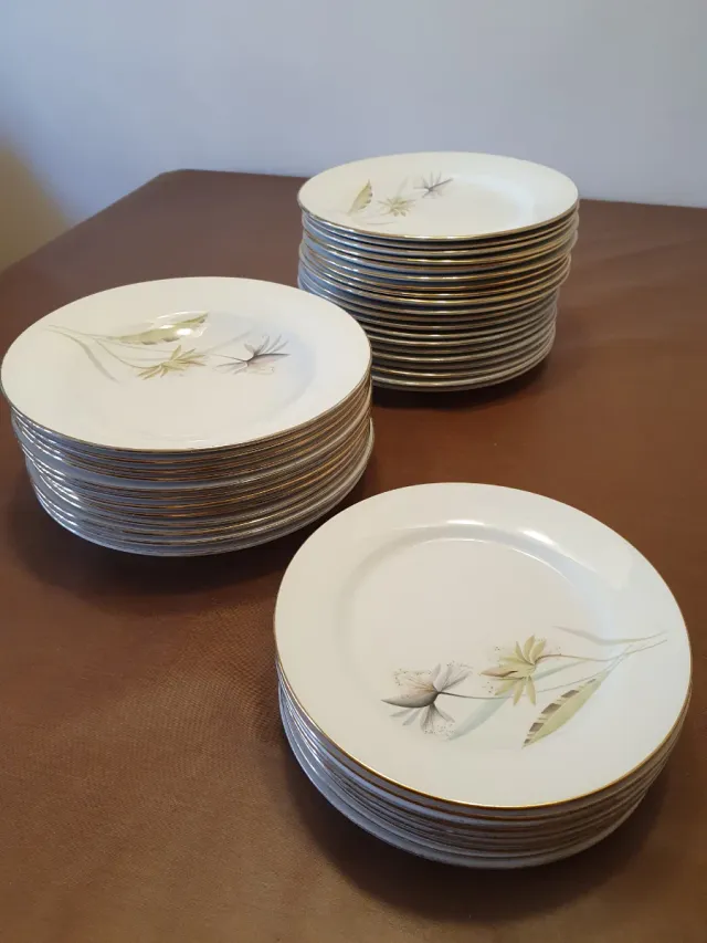 Vajilla de porcelana dorada