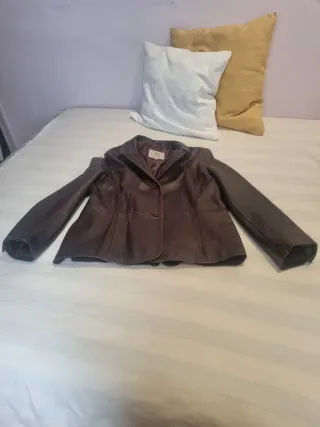 Chaqueta de piel marrón