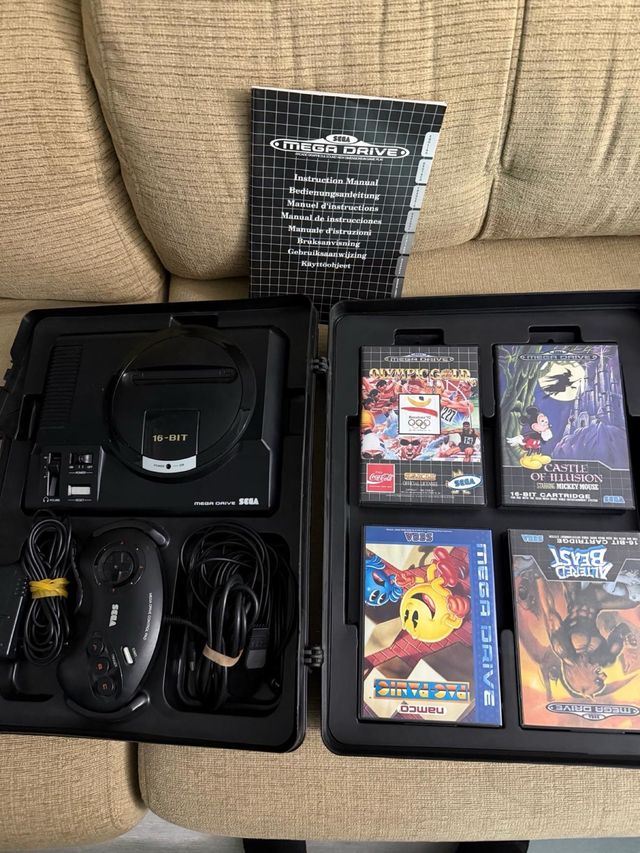 Maletín Sega Mega Drive con juegos