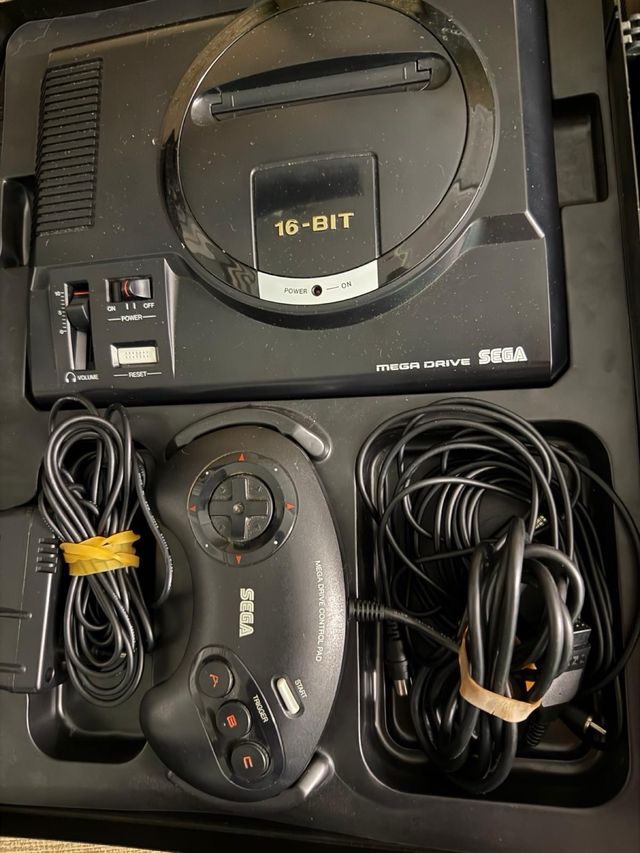 Maletín Sega Mega Drive con juegos