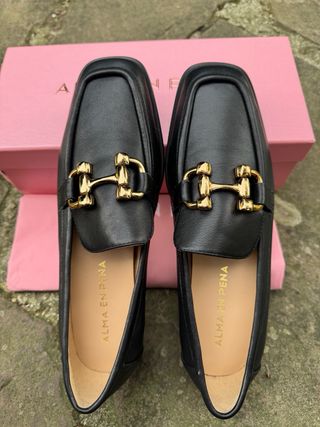 Mocasines Alma en Pena piel hebilla dorada T39