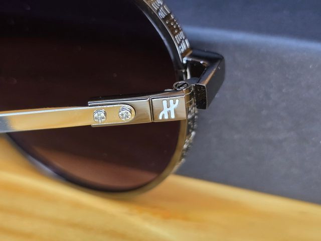 Occhiali da sole Hublot neri e argentati