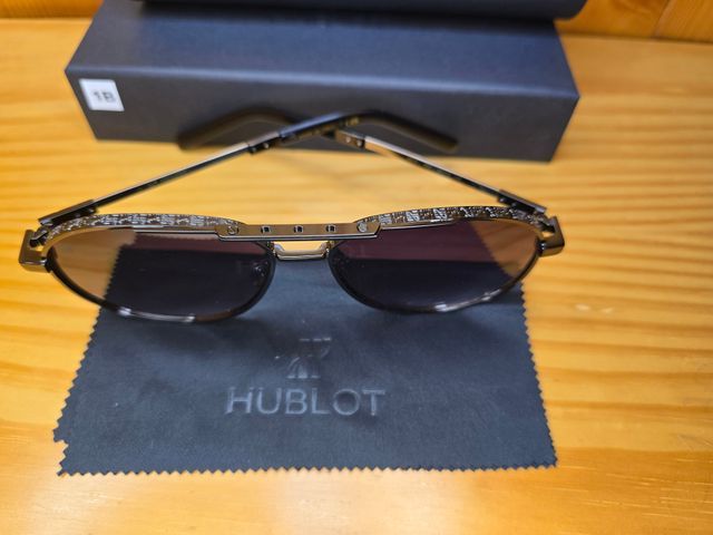 Occhiali da sole Hublot neri e argentati