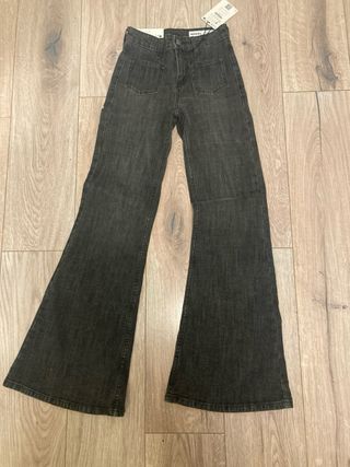 Pantalones vaqueros campana Bershka negros