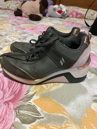 Skechers verde militare con zeppa