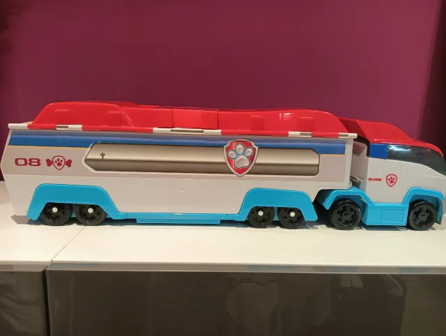 Camión y Centro Mando Patrulla Canina