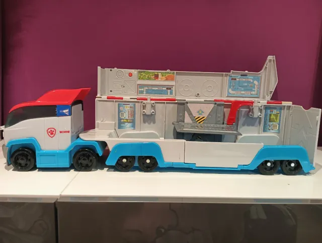 Camión y Centro Mando Patrulla Canina