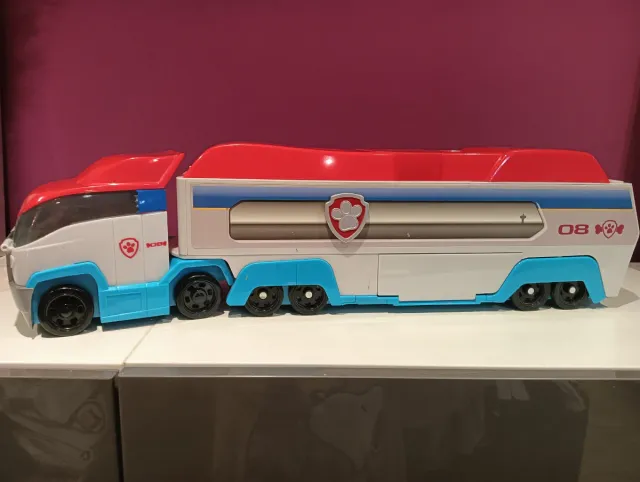 Camión y Centro Mando Patrulla Canina