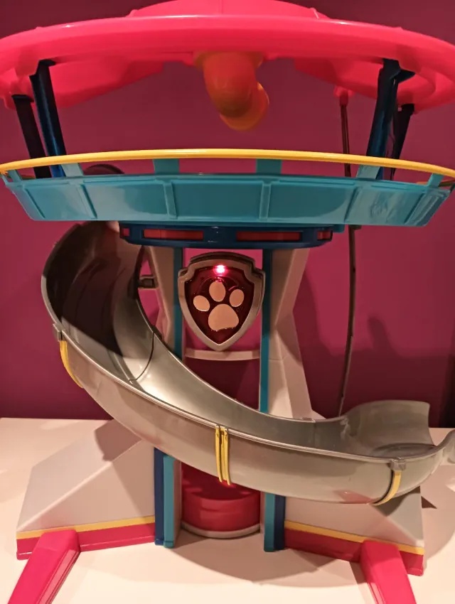 Camión y Centro Mando Patrulla Canina