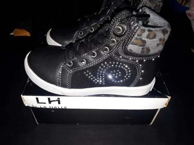 Botines negros niña