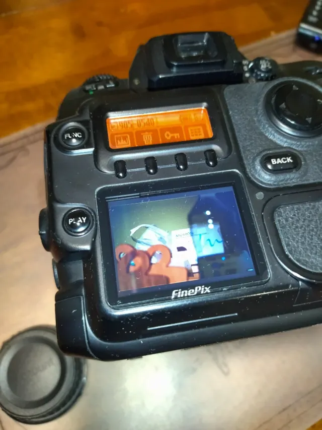 Fujifilm Finepix S3 Pro + Sigma Zoom 24-70mm