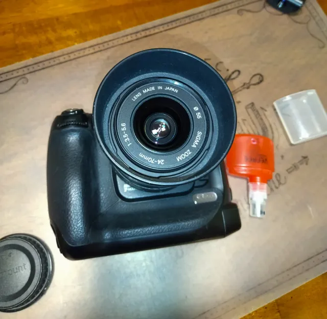 Fujifilm Finepix S3 Pro + Sigma Zoom 24-70mm