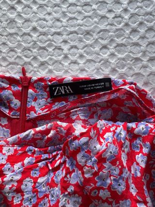 Falda Zara Estampada Flores Roja