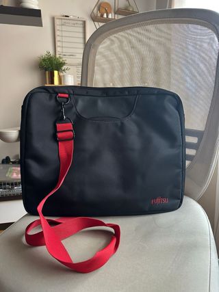 Bandolera portátil Fujitsu negra con correa roja