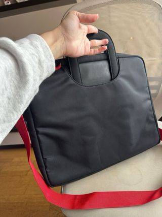 Bandolera portátil Fujitsu negra con correa roja