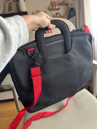 Bandolera portátil Fujitsu negra con correa roja
