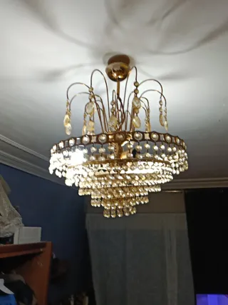 Lámpara de araña antigua dorada