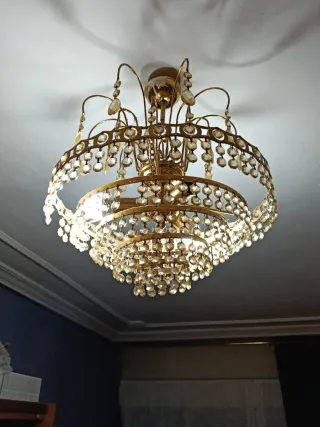 Lámpara de araña antigua dorada