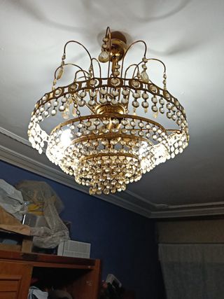 Lámpara de araña antigua dorada