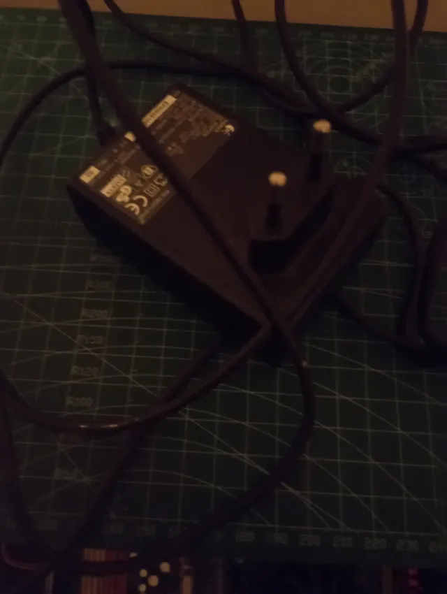 Volante Logitech USB y Pedales