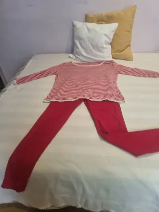 Conjunto camiseta y pantalón rojo