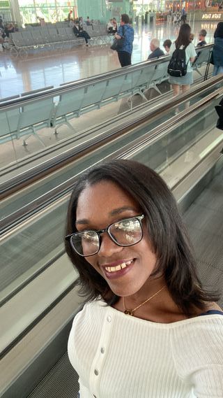 Busco empleo como cuidadora o ayudante de tienda