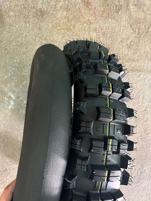 Neumático Enduro y Mousse