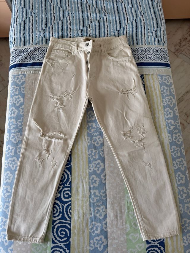 Jeans beige strappati