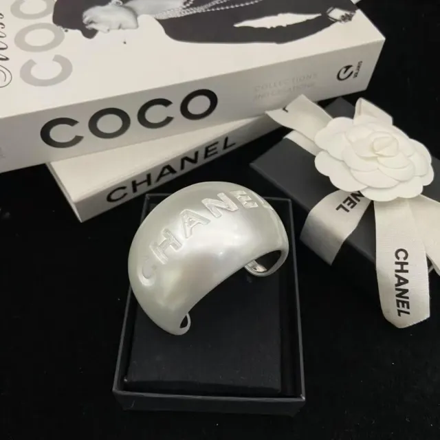 Conjunto Chanel: Pendientes, Anillo y Pulsera