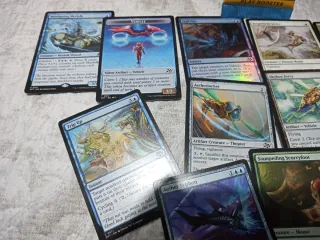 Caja de Cartas Coleccionables y DVDs Infantiles