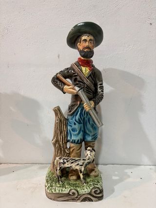 Figura Cazador Porcelana con Perro