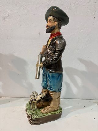 Figura Cazador Porcelana con Perro