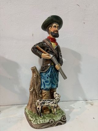 Figura Cazador Porcelana con Perro