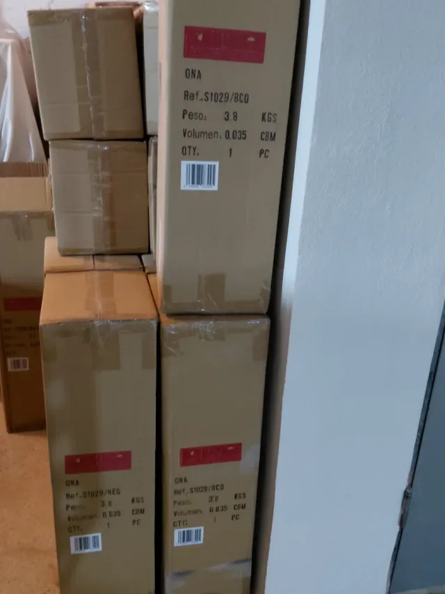 Lámpara de mesa diseño plata y blanco