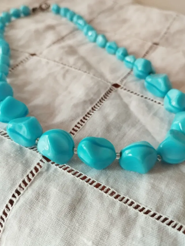 Collar Cuentas Vidrio Turquesa en caja