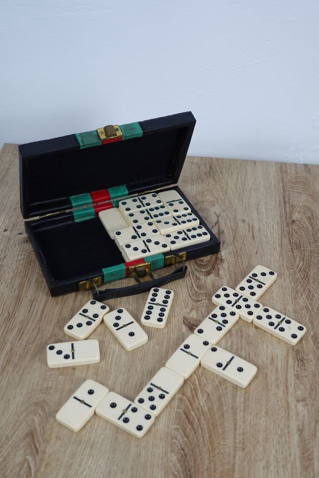 Dominó vintage com caixa tipo maleta (completo)
