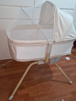 Mini cuna con mosquitera y sistema de balanceo