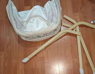 Mini cuna con mosquitera y sistema de balanceo