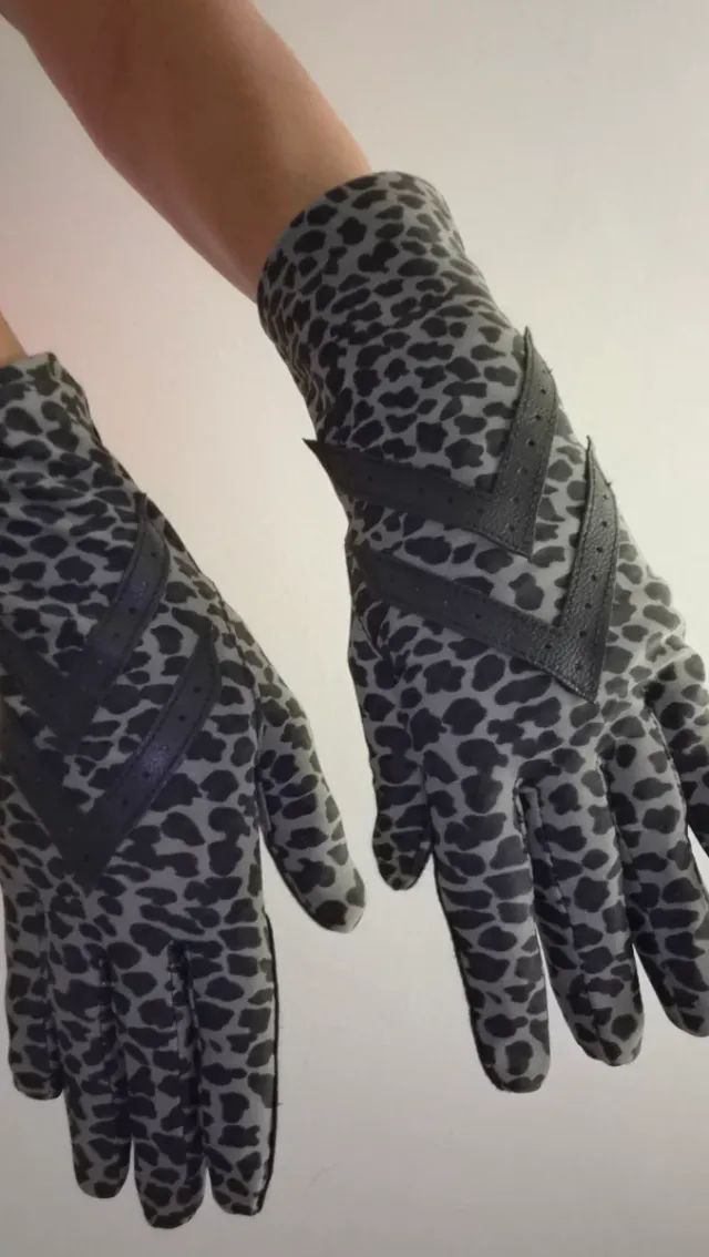 Guanti con stampa animalier di Isotoner