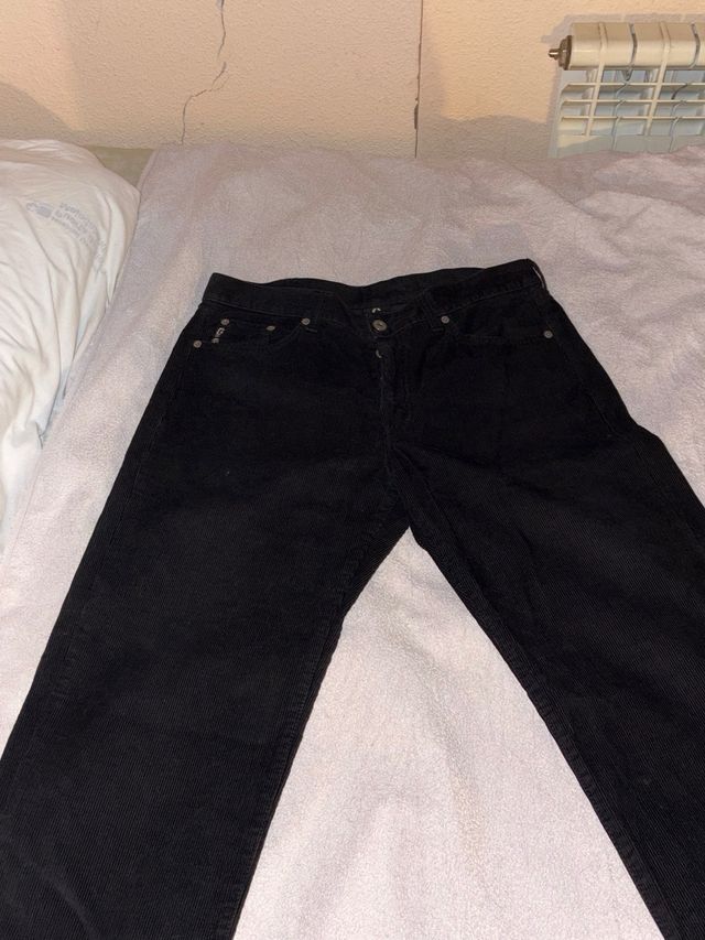 Pantalón pana Guess negro talla 33