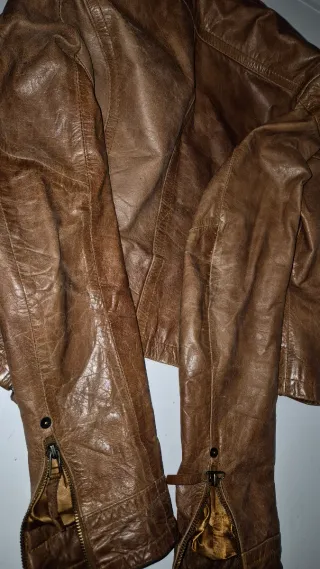 Cazadora cuero Stradivarius marrón