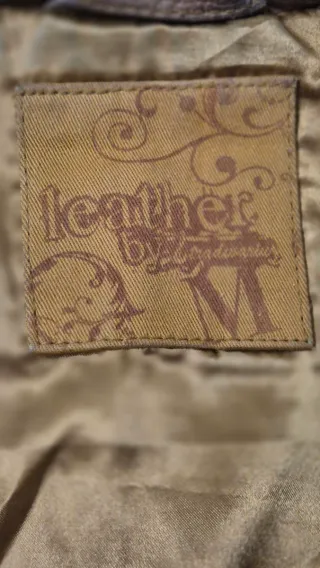 Cazadora cuero Stradivarius marrón