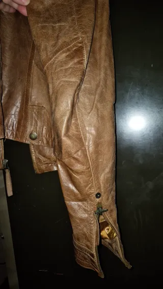 Cazadora cuero Stradivarius marrón