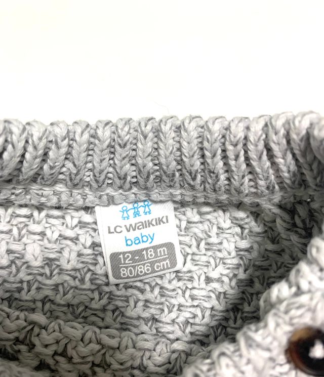 Suéter tejido bebé gris