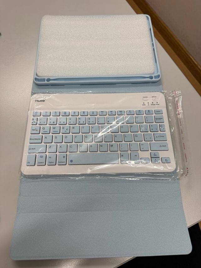 Funda TEMCO con teclado para iPad 9.7