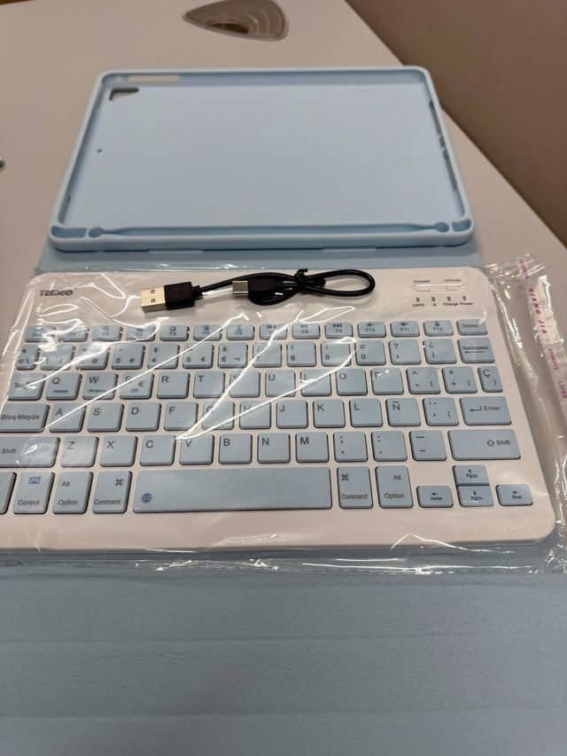 Funda TEMCO con teclado para iPad 9.7