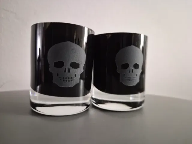 Piccoli bicchieri calavera in vetro nero Zara home