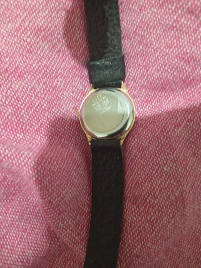 Reloj Duward Mujer Negro/Dorado