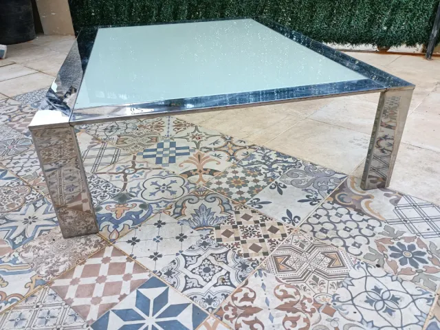 Mesa de centro de diseño en acero cromado años 80s